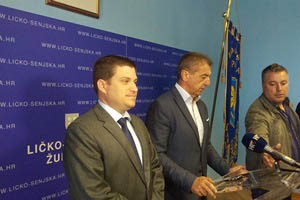 Butković i Milinović daju izjave novinarima                                                                                                                                                                                                               